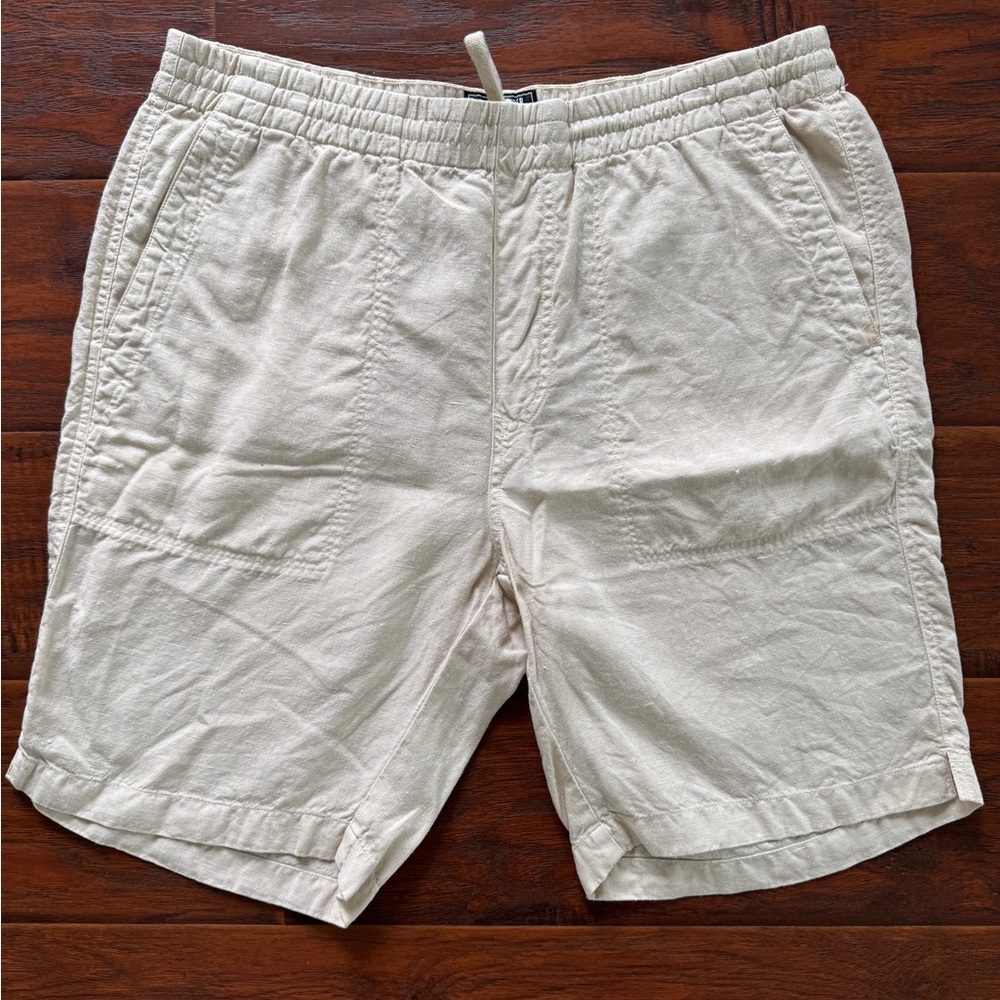 Todd Snyder White Flat Front Shorts with Relaxed Fit